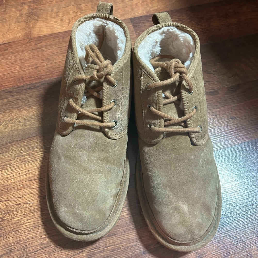 UGG Neumel Chukka boots in a suede finish. Size 10